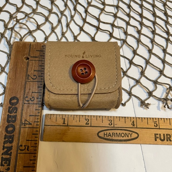 New Young Living Exclusive Member Button Oil Pouch Case for Essential Oil Bottle - Picture 5 of 5